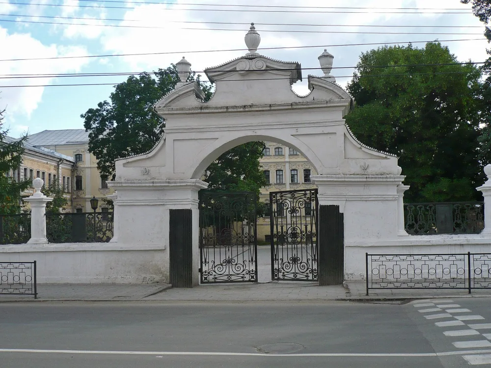 Ограда с воротами усадьбы Лугининых (Тула)