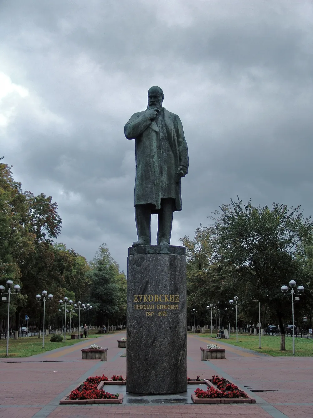 Памятник Н.Е. Жуковскому