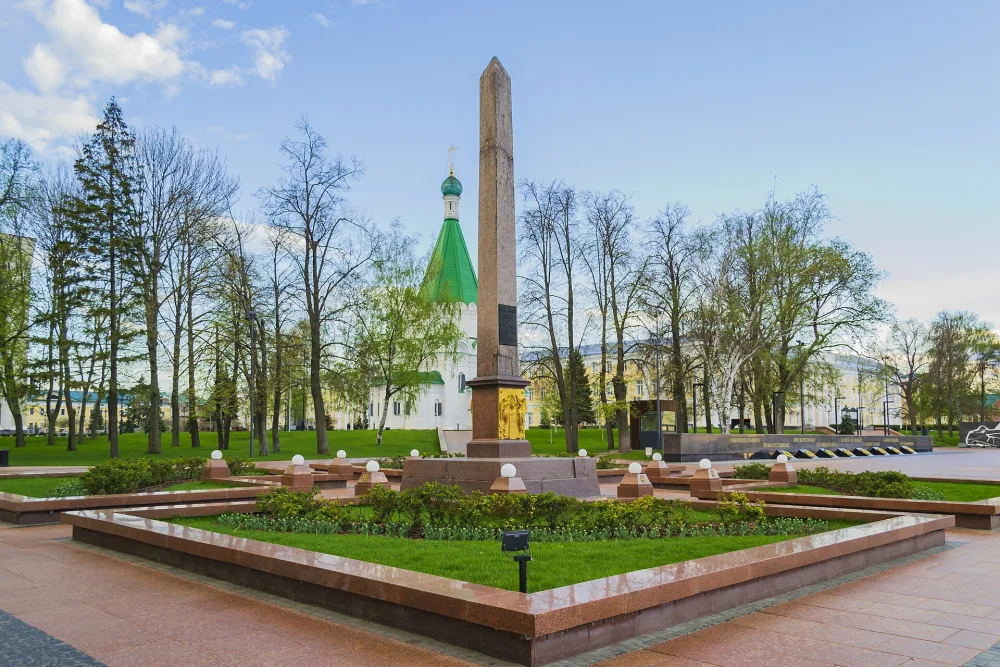 Обелиск в честь Минина и Пожарского