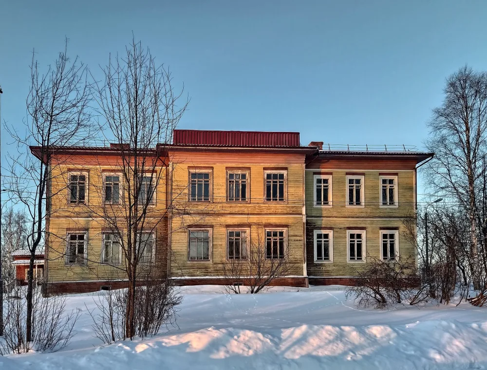 Здание Ломоносовского сельского народного училища