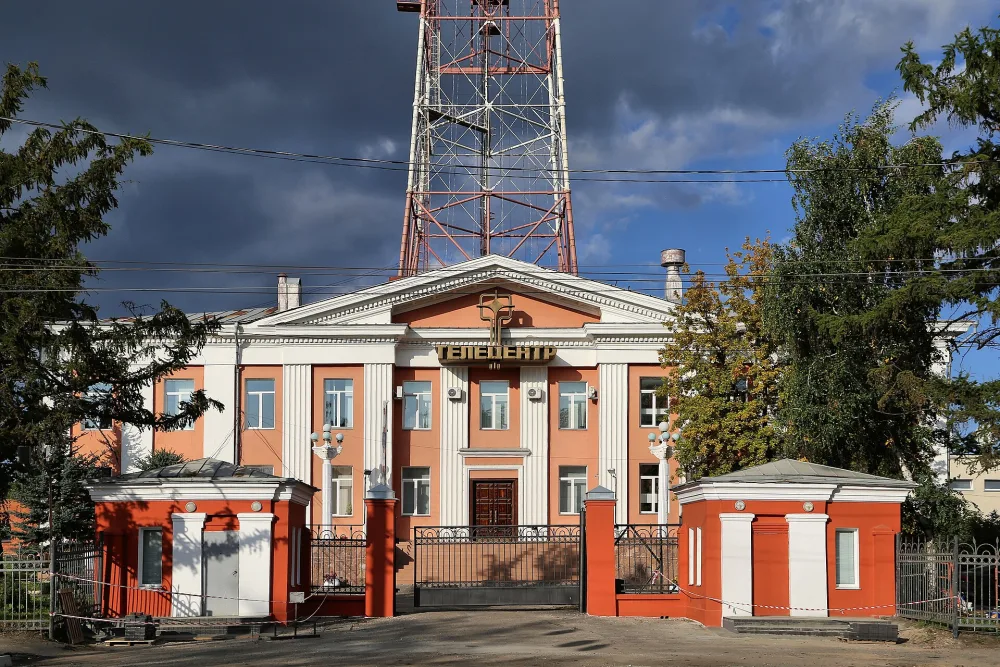 Здание телецентра с проходной (Омск)