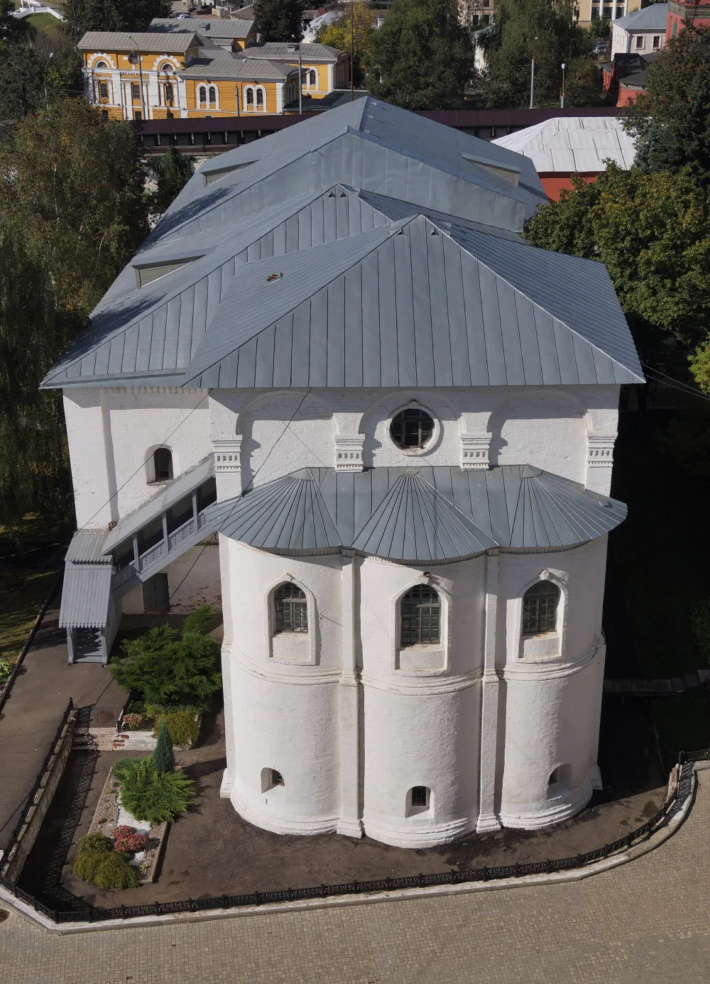Трапезная с церковью Рождества Христова (крестовой) и настоятельскими палатами (Ярославль)