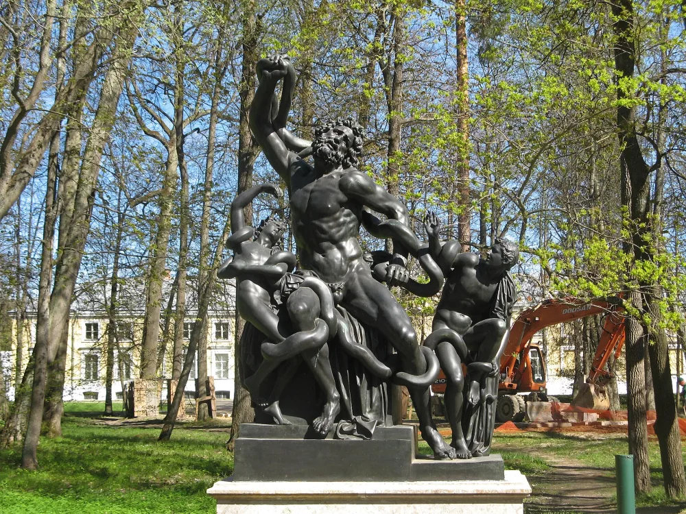 Скульптура «Лаокоон» (Ломоносов)