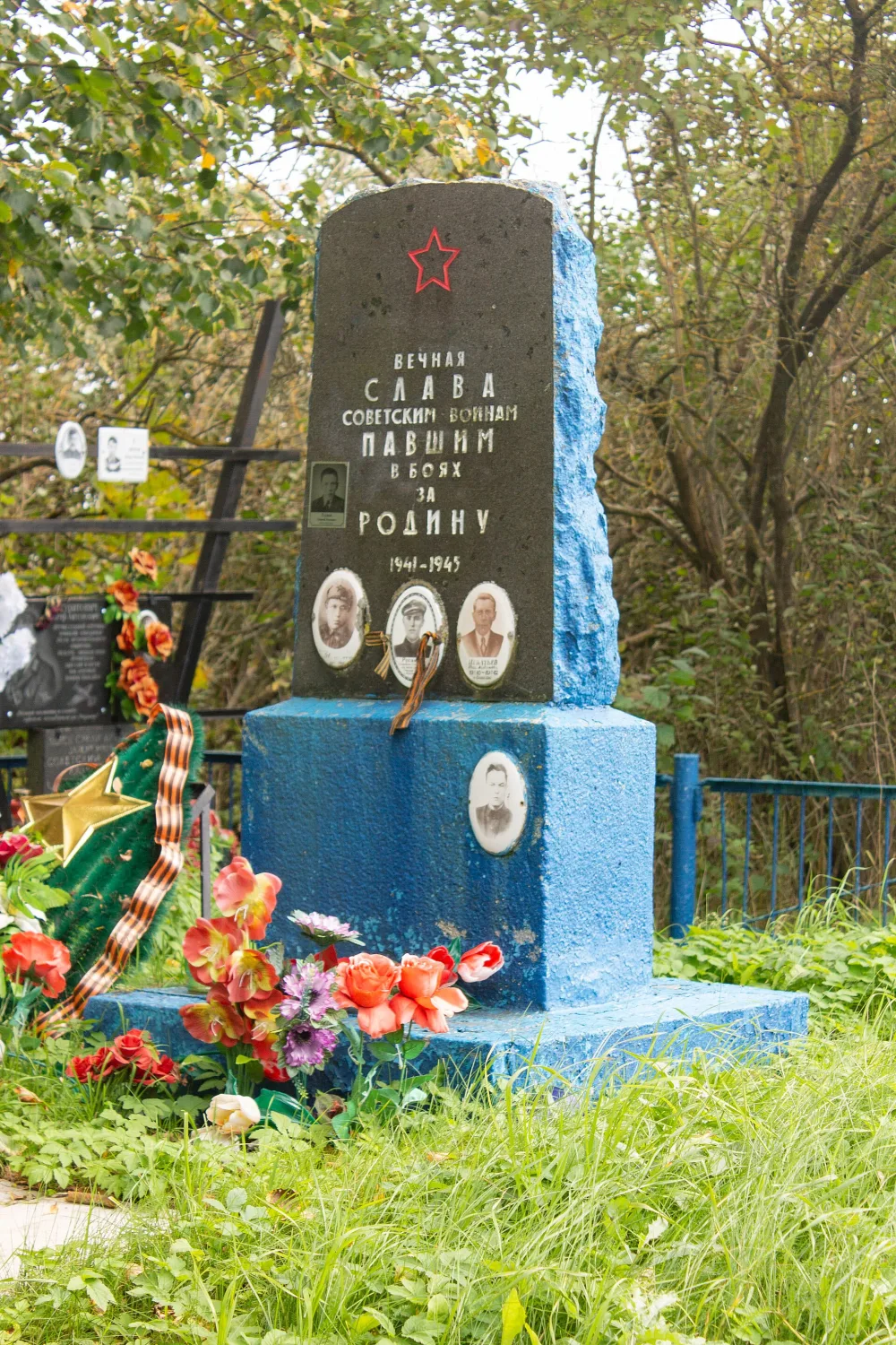 Братская могила советских воинов, погибших в борьбе с фашистами (Горная Шальдиха)