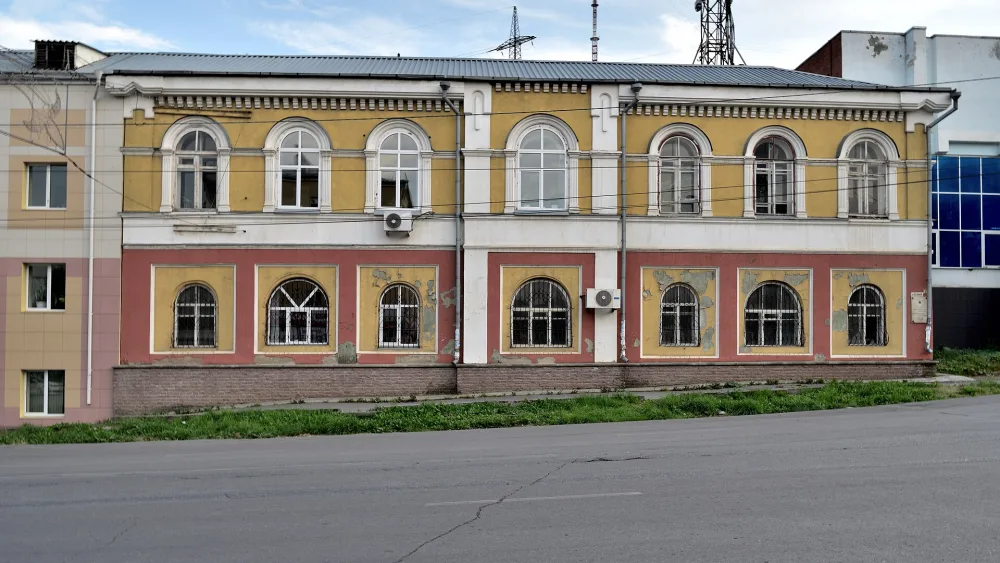 Жилой дом, двухэтажный, каменный (с мемориальной доской) (Златоуст)