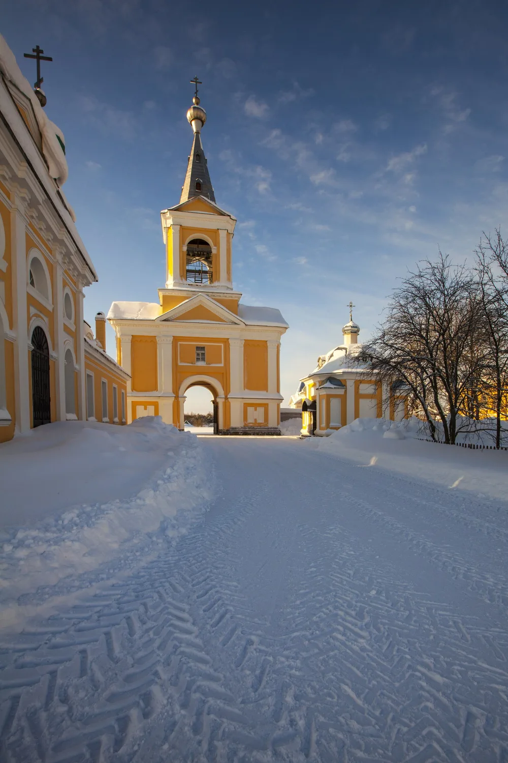 Колокольня с воротами (ж/д ст. Оять)