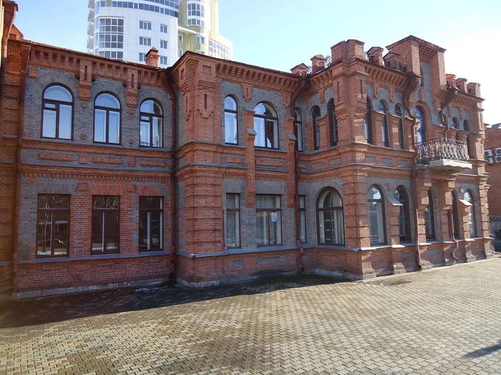 Улица Муравьёва-Амурского 10, Здание Общественного собрания