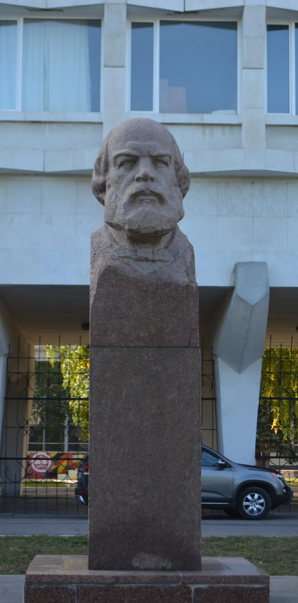 Бюст И. Н. Ульянову
