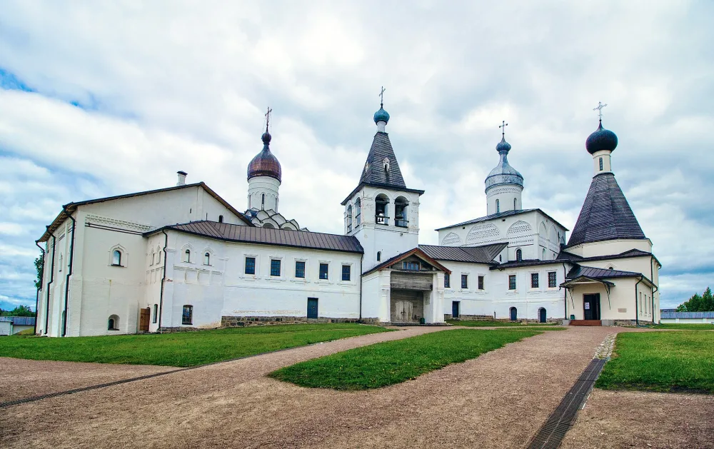 Переходы между собором Рождества Богородицы, колокольней и церковью Благовещения