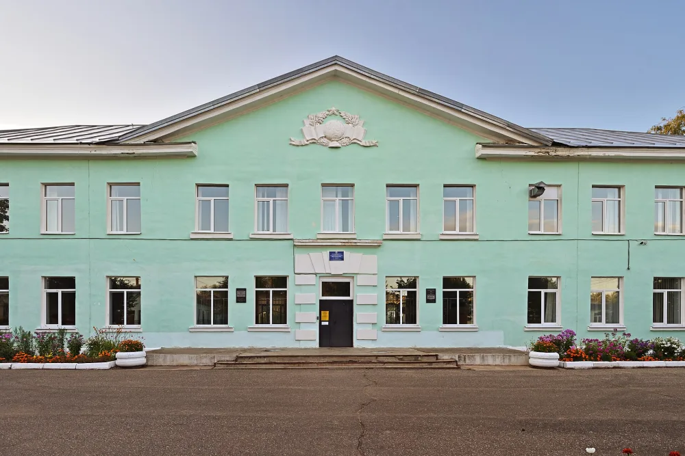 Здание школы, в которой учился Герой Советского Союза М.Я. Васильев (Старица)