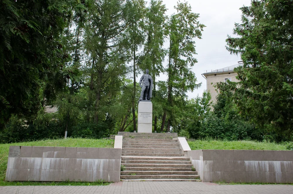 Памятник Д.А. Фурманову (Фурманов)