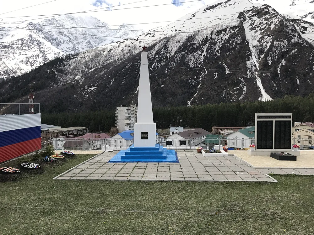 Памятник советским воинам, погибшим в борьбе с фашистами (Терскол)