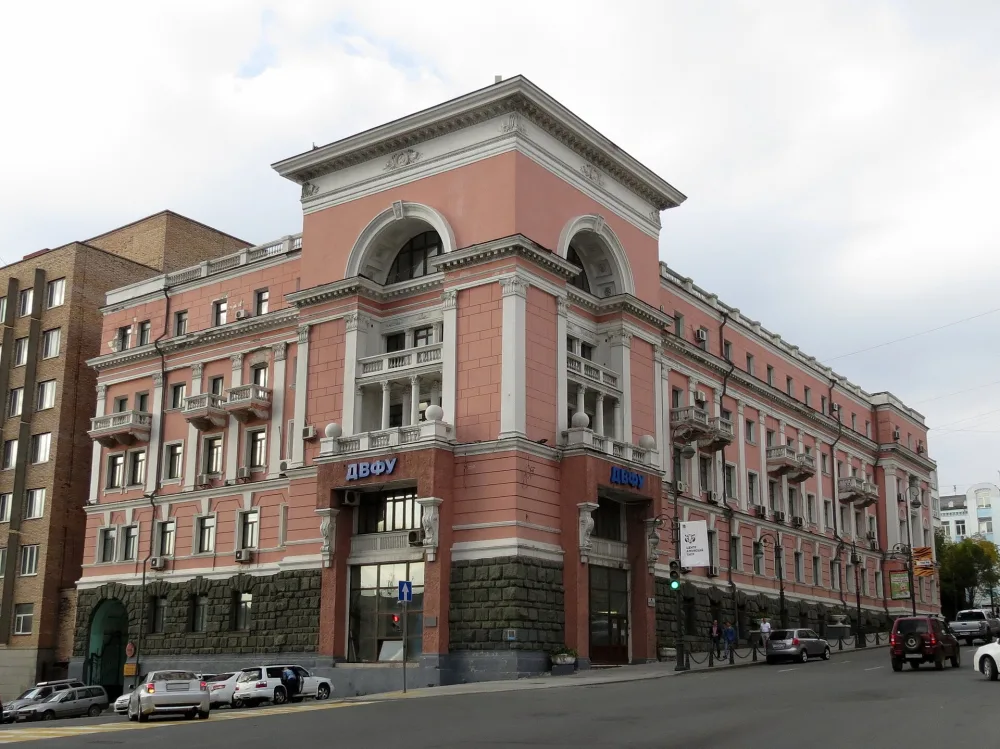 Океанский проспект 19