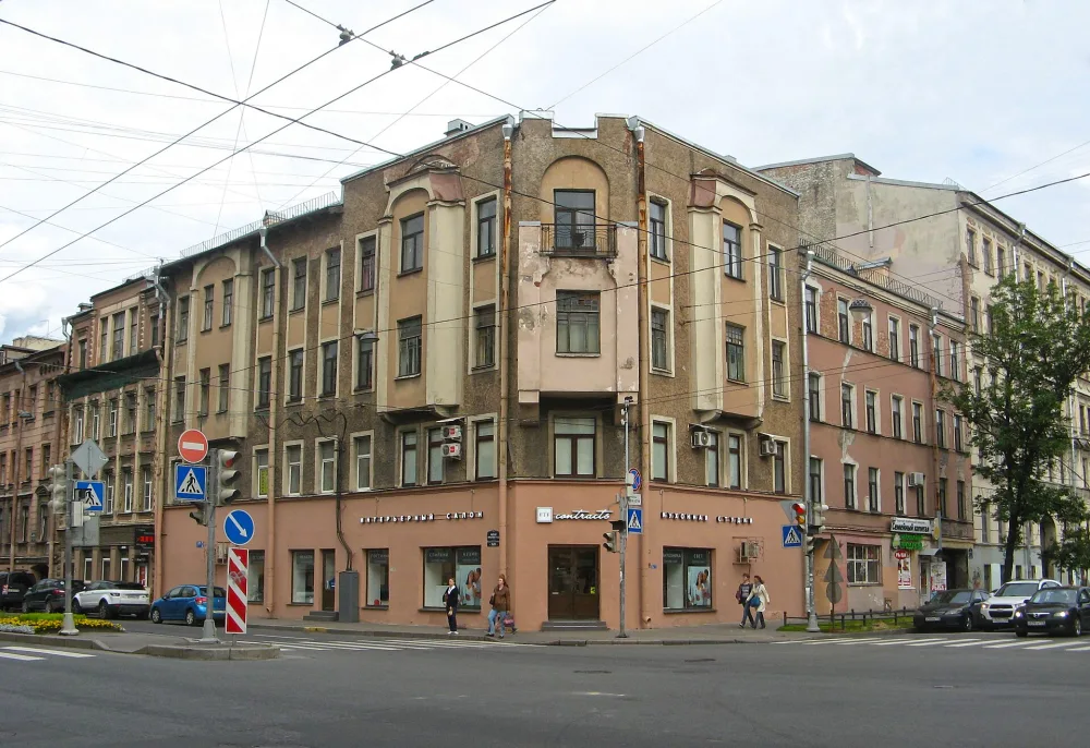 Угловой дом