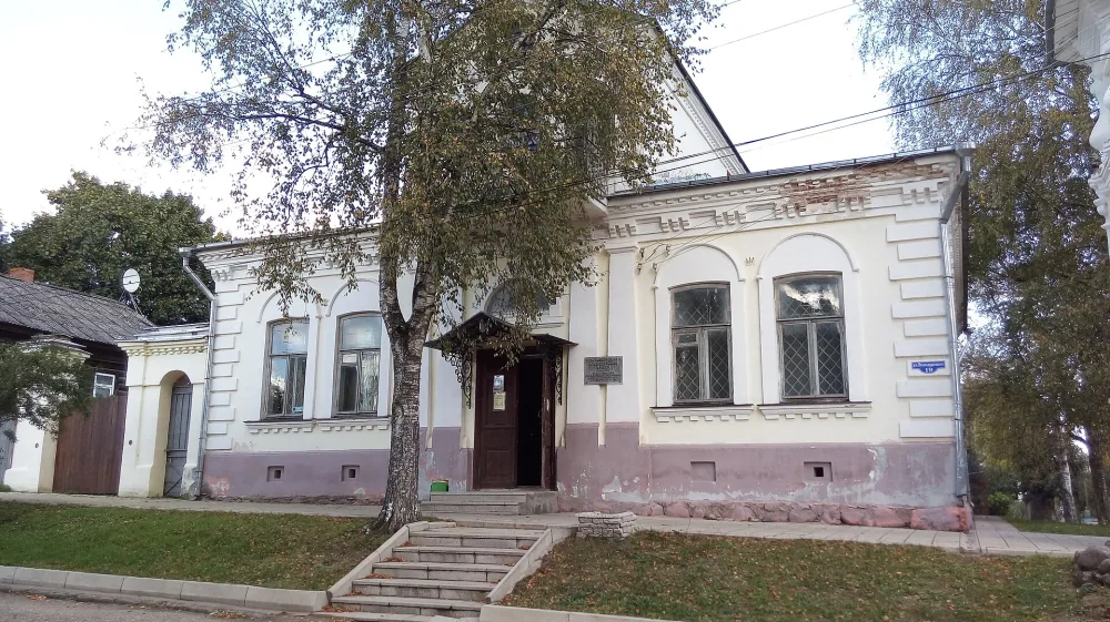 Жилой дом с мезонином (Осташков)