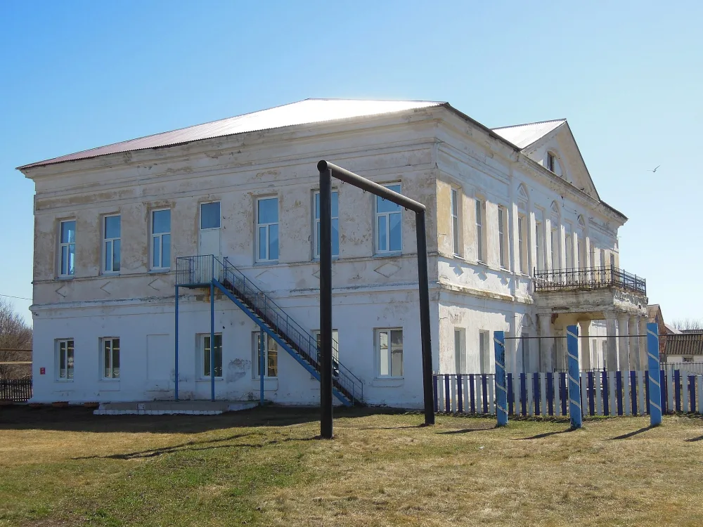 Главный дом барской усадьбы
