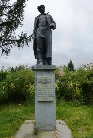 Памятник Минину В.А. (1900−1918), организатору комсомола Кемского уезда (Кемь)