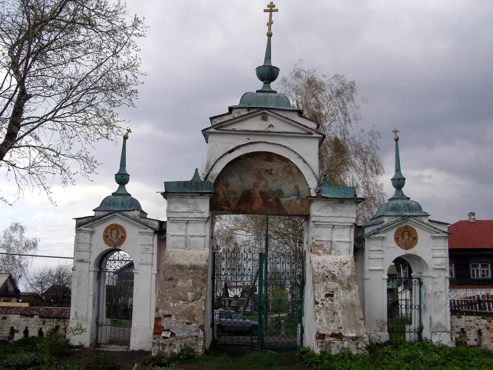 Ограда с воротами (Большие Всегодичи)