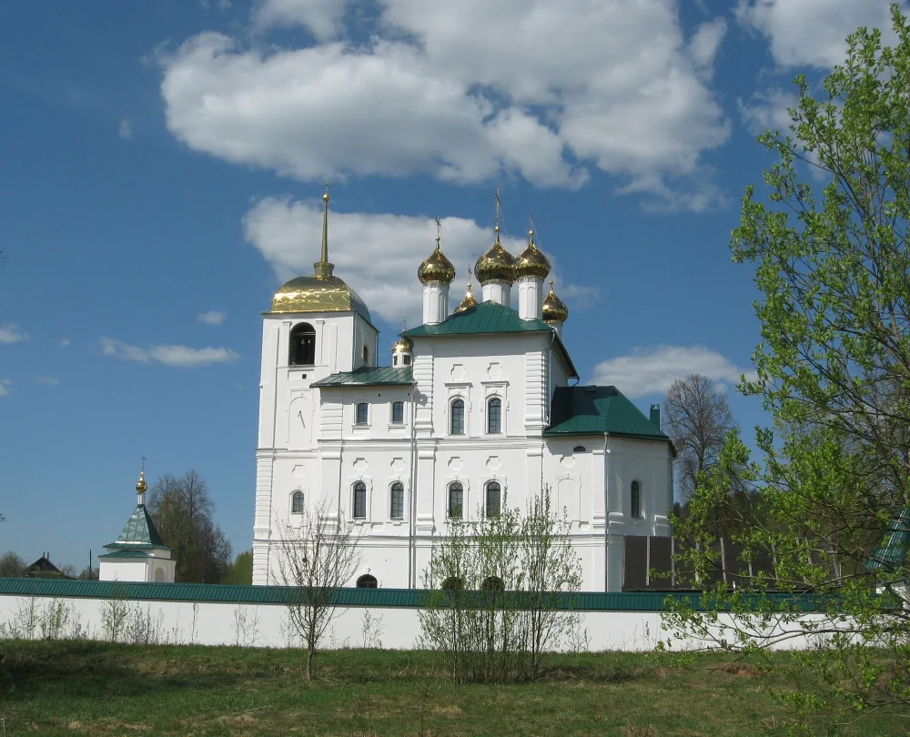 Церковь Троицкая с иконостасами, лепным декором и темперными росписями (Отолово)