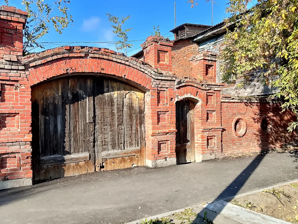 Усадьба Ефимовых: ограда, ворота (Шадринск)