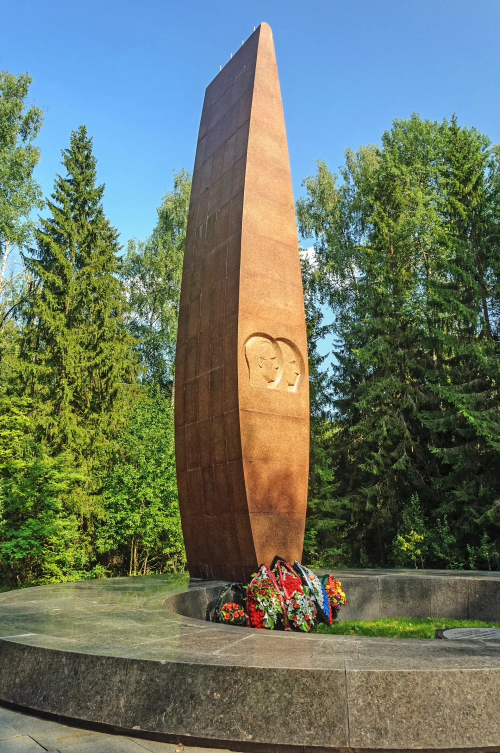 Мемориал на месте гибели Юрия Гагарина и Владимира Серёгина
