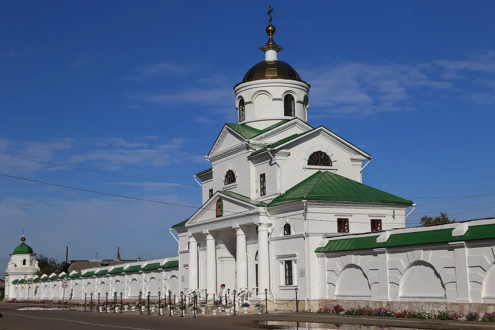 Надвратная церковь Архангела Михаила (Троицкое)