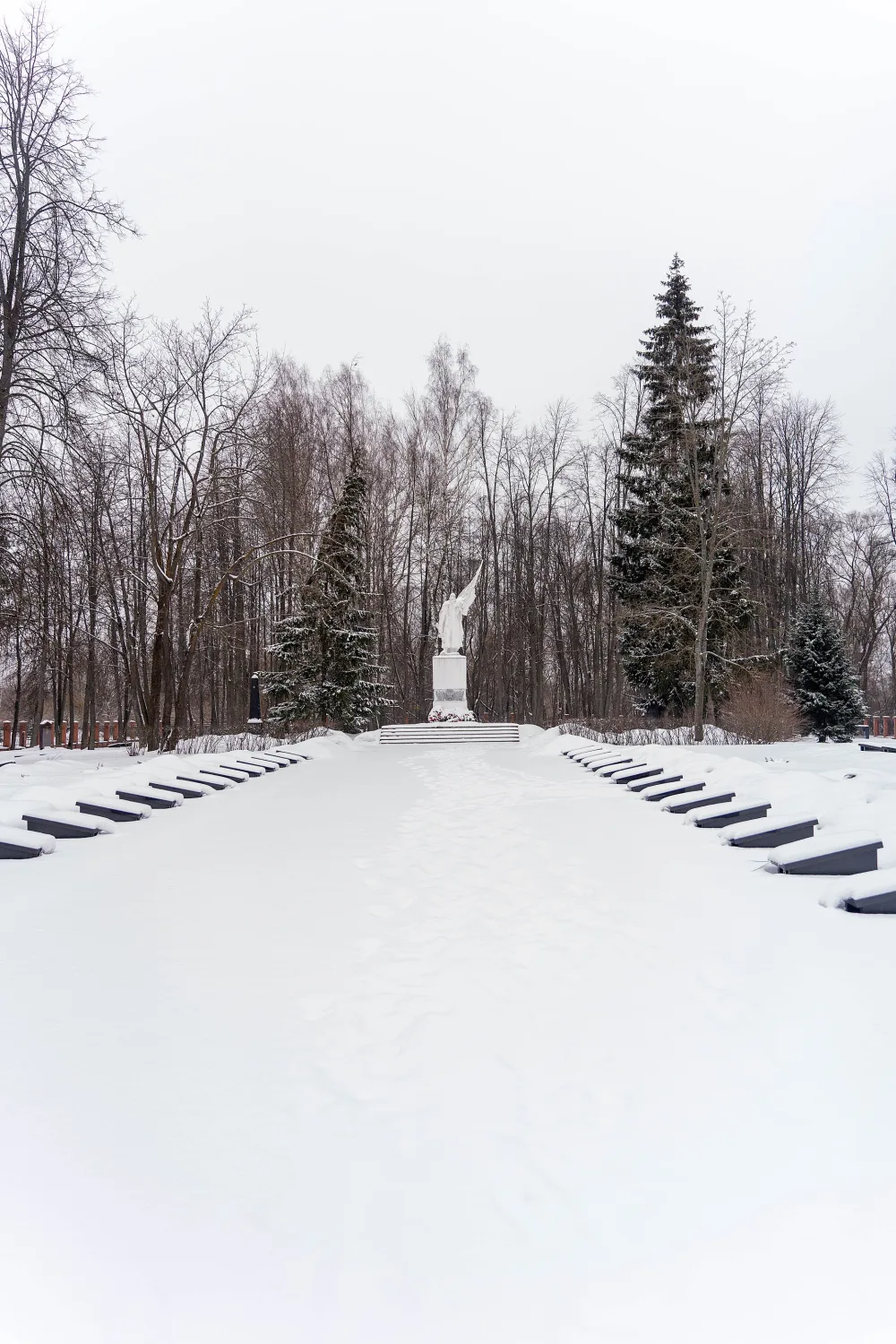 Братское кладбище воинов Советской Армии, погибших в 1941-1943 гг. (Великие Луки)