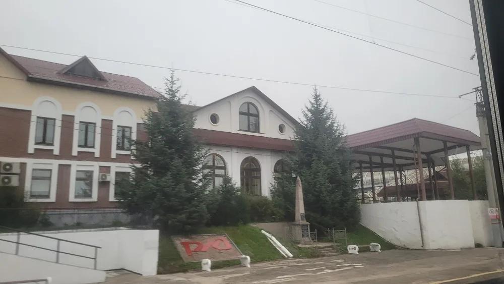 Памятный знак в честь активных участников большевистского подполья Н.Т. и А.Г. Онищенко, замученных в мае 1919 г. японскими интервентами