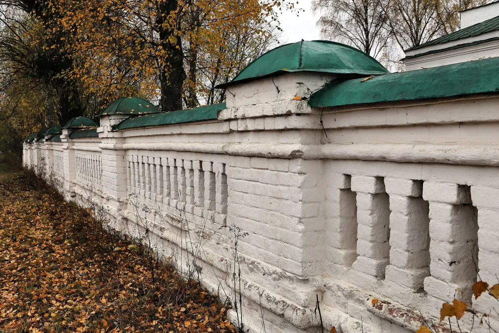 Ограда с воротами (Заколпье)