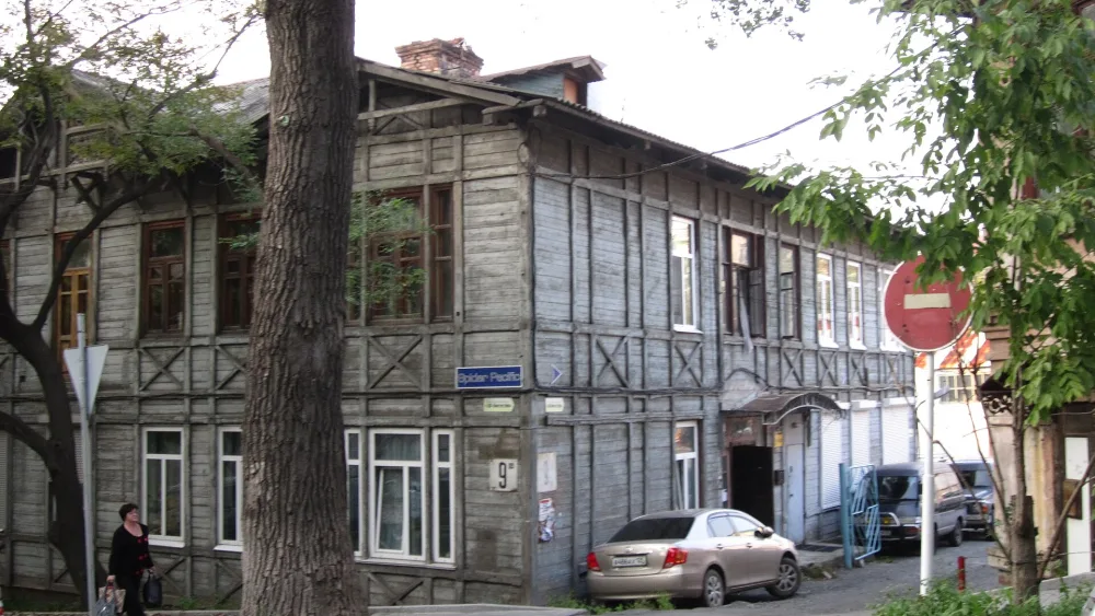 Улица прапорщика Комарова 9