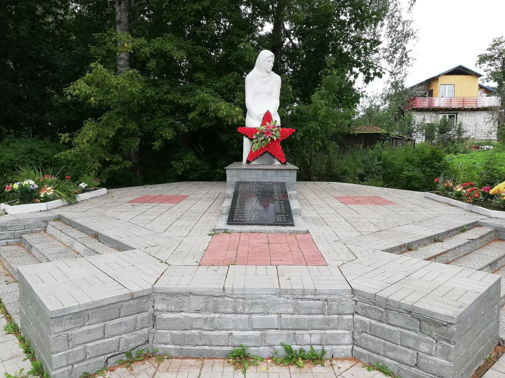 Братская могила советских воинов (Волоколамск)