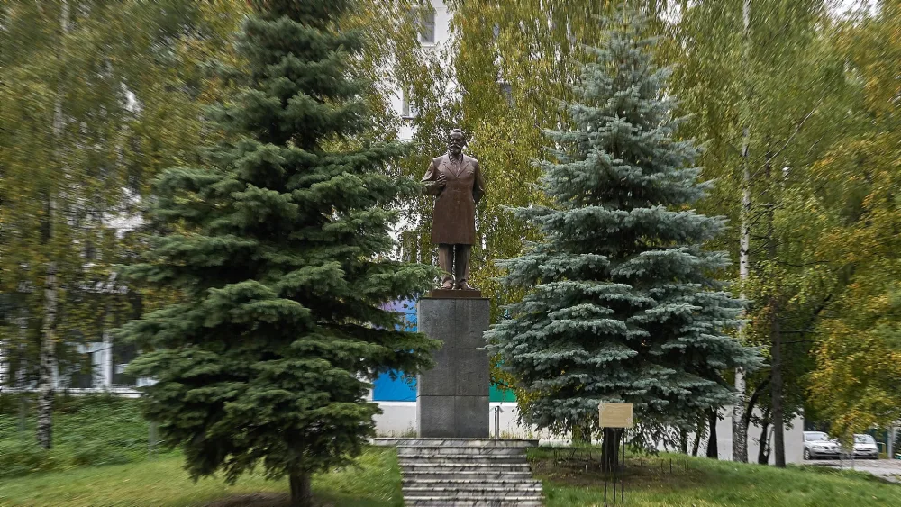 Памятник П.И. Чайковскому