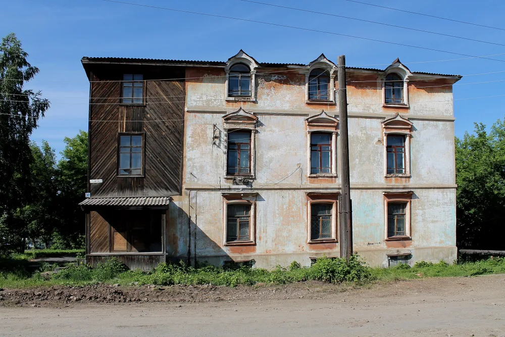 Дом, в котором в 1806-1850 гг. жил создатель первой в России водяной турбины И.Е. Софонов (Алапаевск)