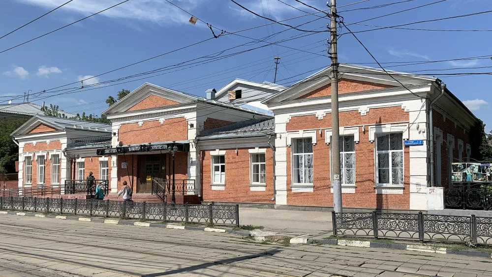 Здание бывшего Народного дома, в котором 7 декабря 1917 г. Тульский Совет рабочих и солдатских депутатов принял решение об установлении Советской власти в г. Туле