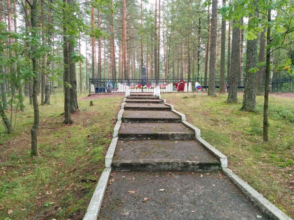 Братская могила советских воинов, погибших в годы советско-финляндской и Великой Отечественной войн (Рябово)