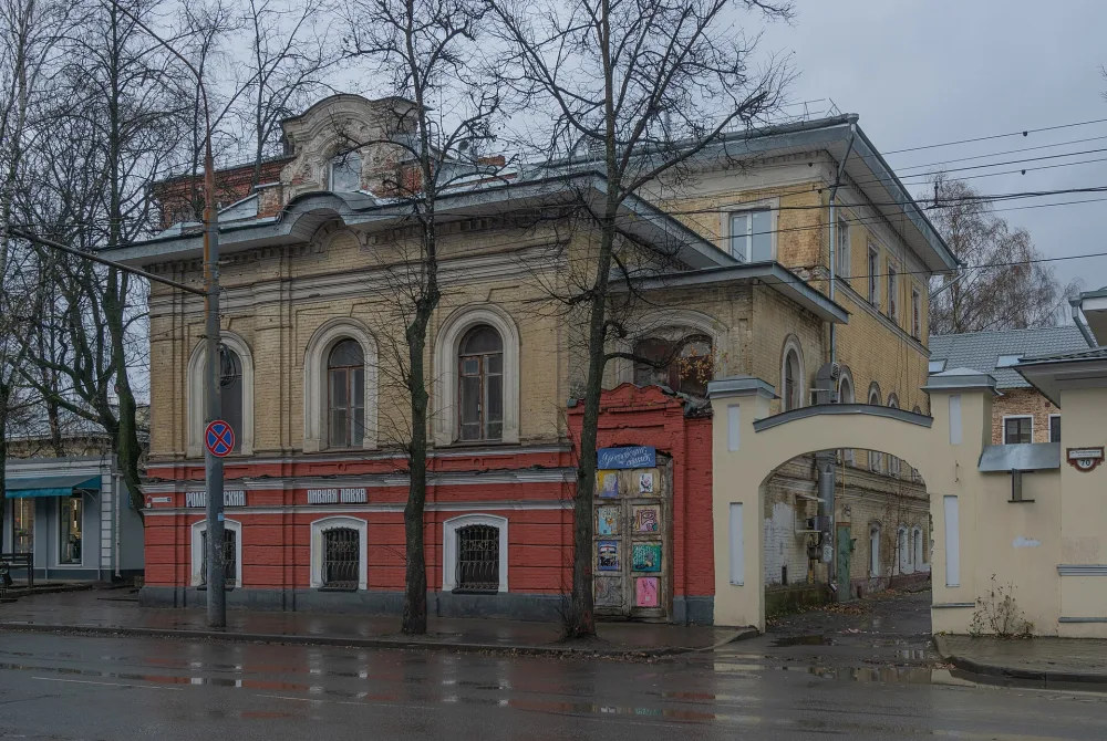 Дом купца Панова с воротами (Ярославль)