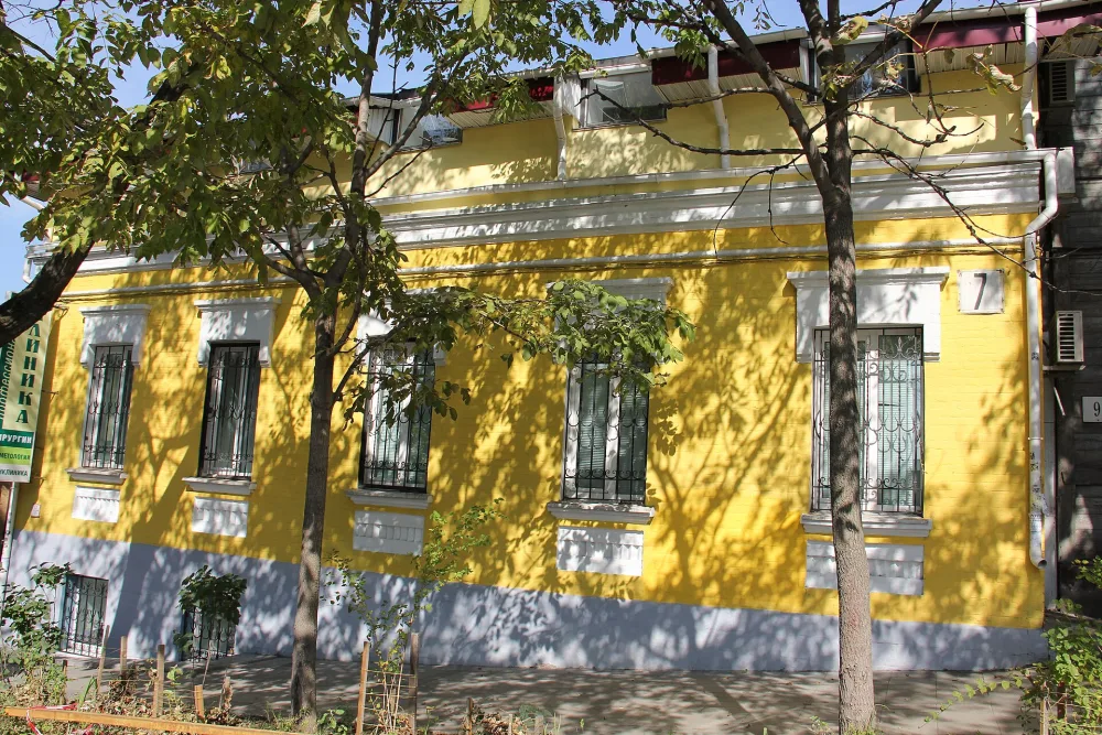 Улица прапорщика Комарова 7