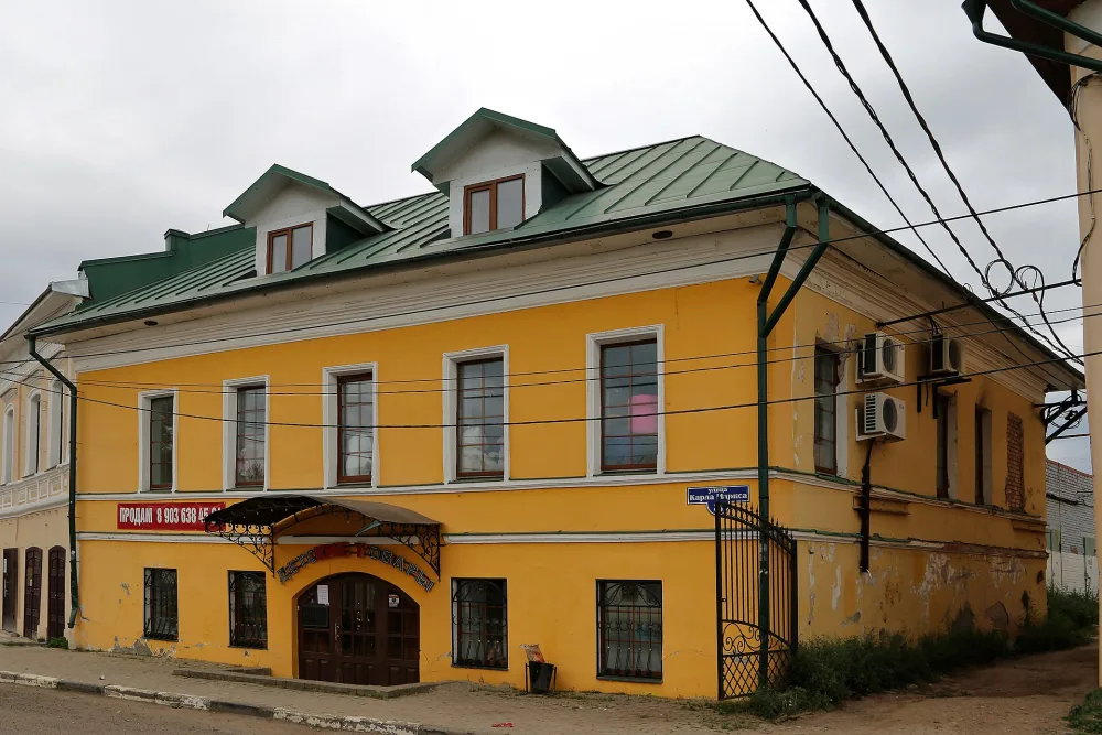 Жилой дом с лавками (Ростов)