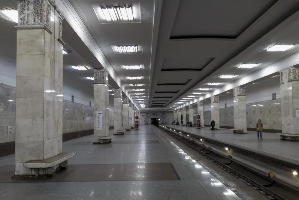 Перронный зал метро Партизанская