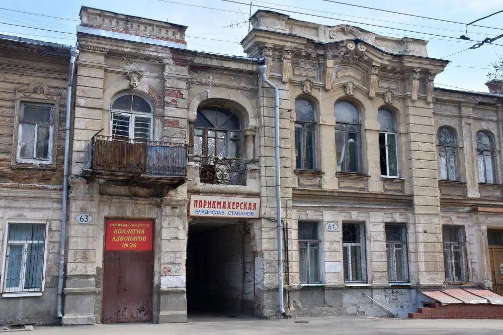 Дом Комаровых