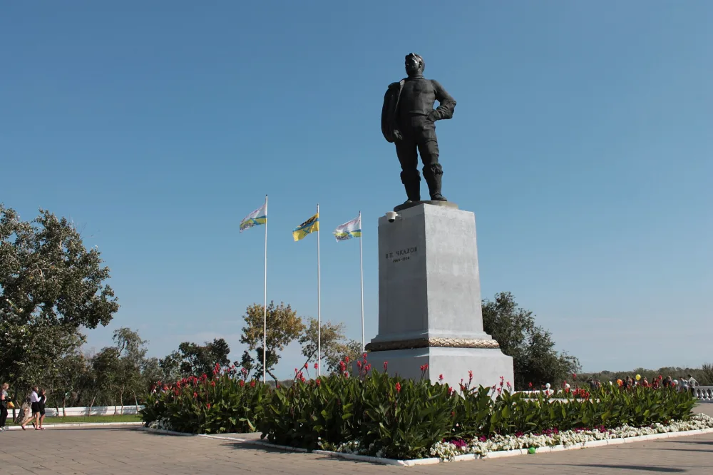 Памятник В.П. Чкалову (Оренбург)