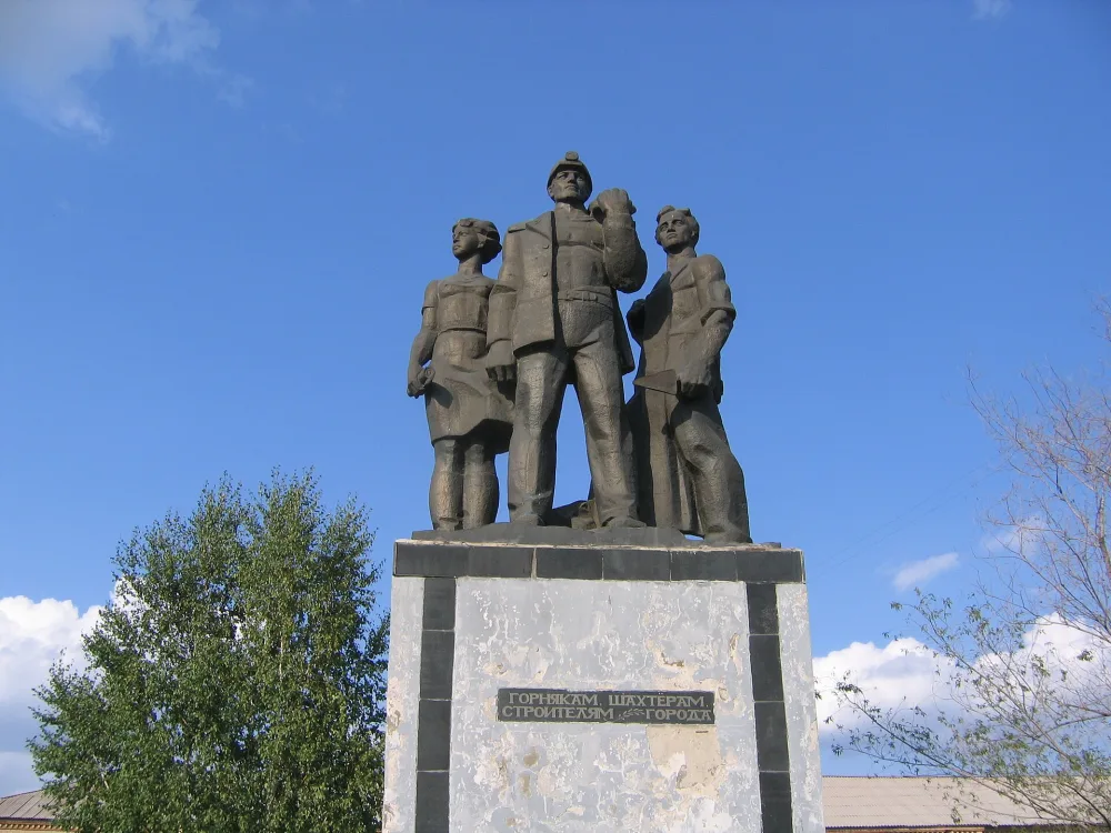 Памятник горнякам, шахтёрам, строителям города