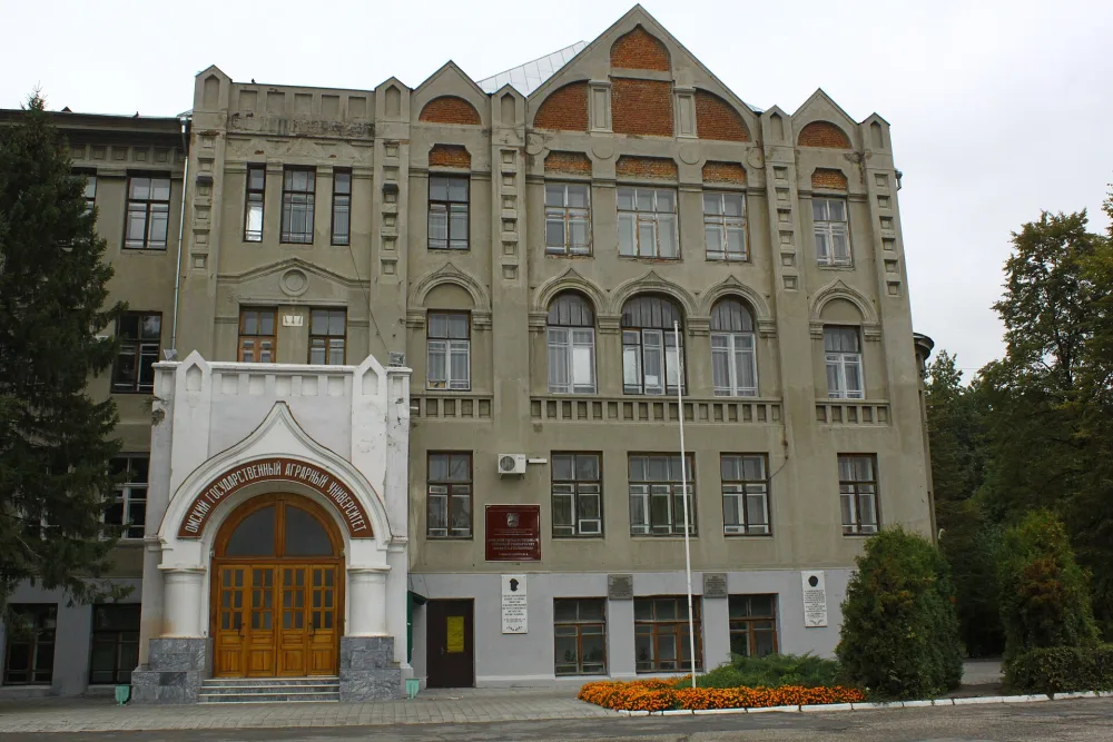 Здание сельхозучилища (Омск)