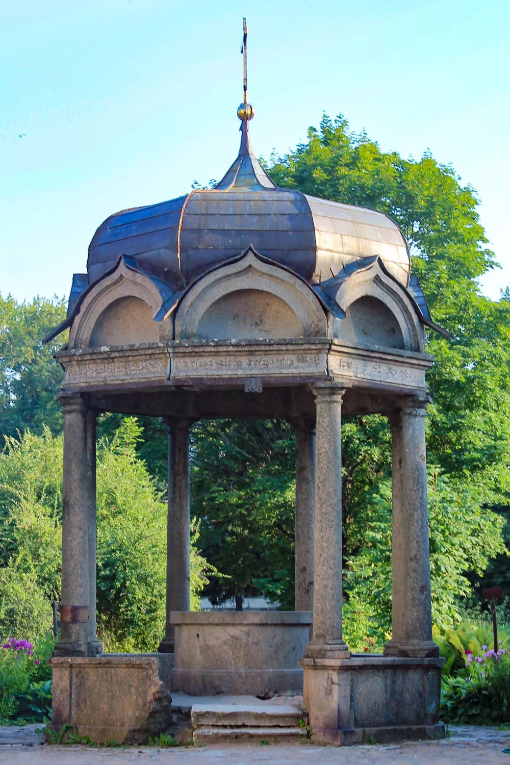 Киворий (гранитный) (Великий Новгород)