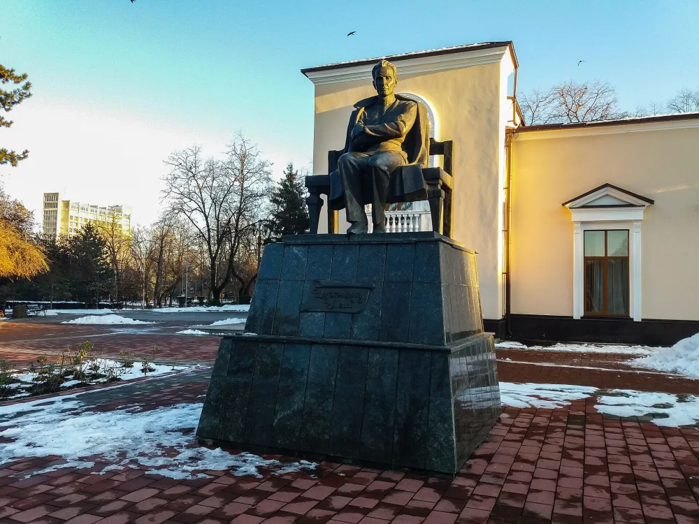 Памятник кабардинскому поэту Али Шогенцукову