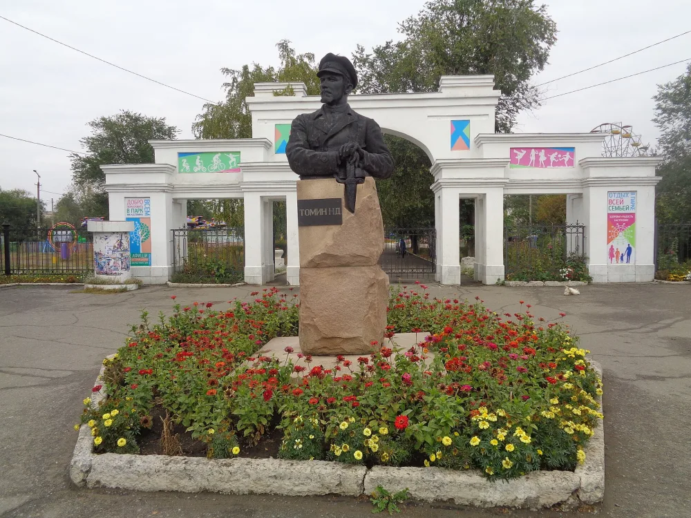 Памятник командиру Троицкого отряда Красной Армии Н.Д. Томину (Троицк)