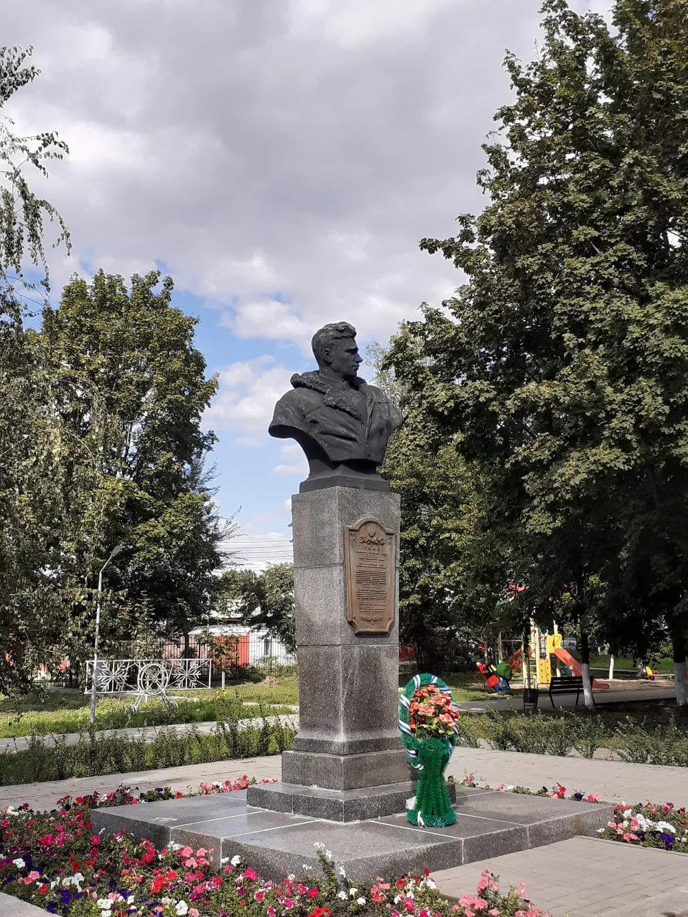 Бюст дважды Героя Советского Союза А.Н. Прохорова