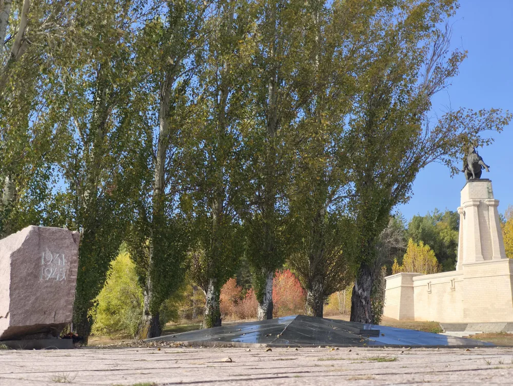 Мемориальный комплекс в Портпосёлке