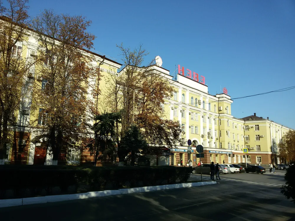 Здание управления Новочеркасского электровагоностроительного завода, на котором работал Герой Советского Союза И.И. Клещёв (Новочеркасск)