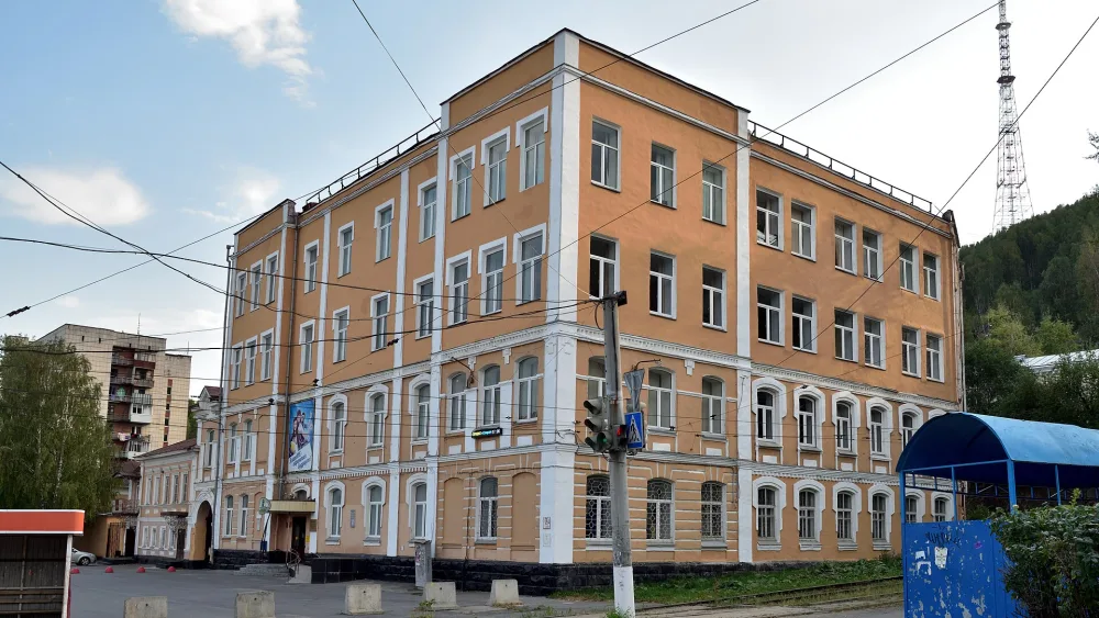 Здание техникума, где в 1917-1918 гг. помещался штаб Красной Гвардии и бюро Союза социалистической рабочей молодежи (Златоуст)
